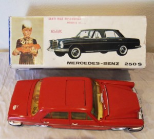 Mercedes S250 con su caja Mercedes S250 con su caja