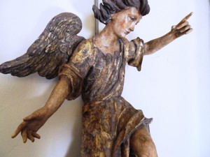 Ángeles lampadarios